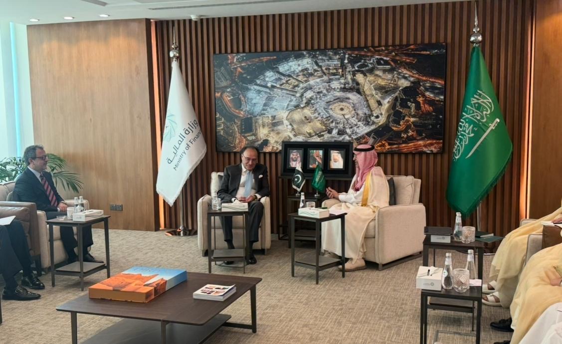 Pakistan, Saudi Arabia Strengthen Cooperation in Finance and Energy Sectors